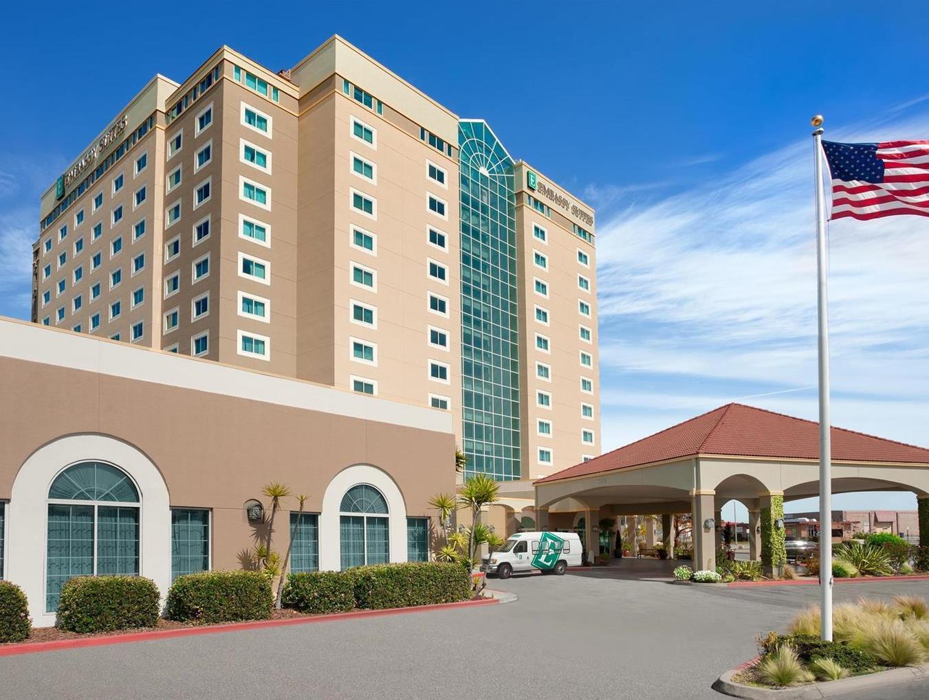 Embassy Suites By Hilton Monterey Bay Seaside Exterior foto