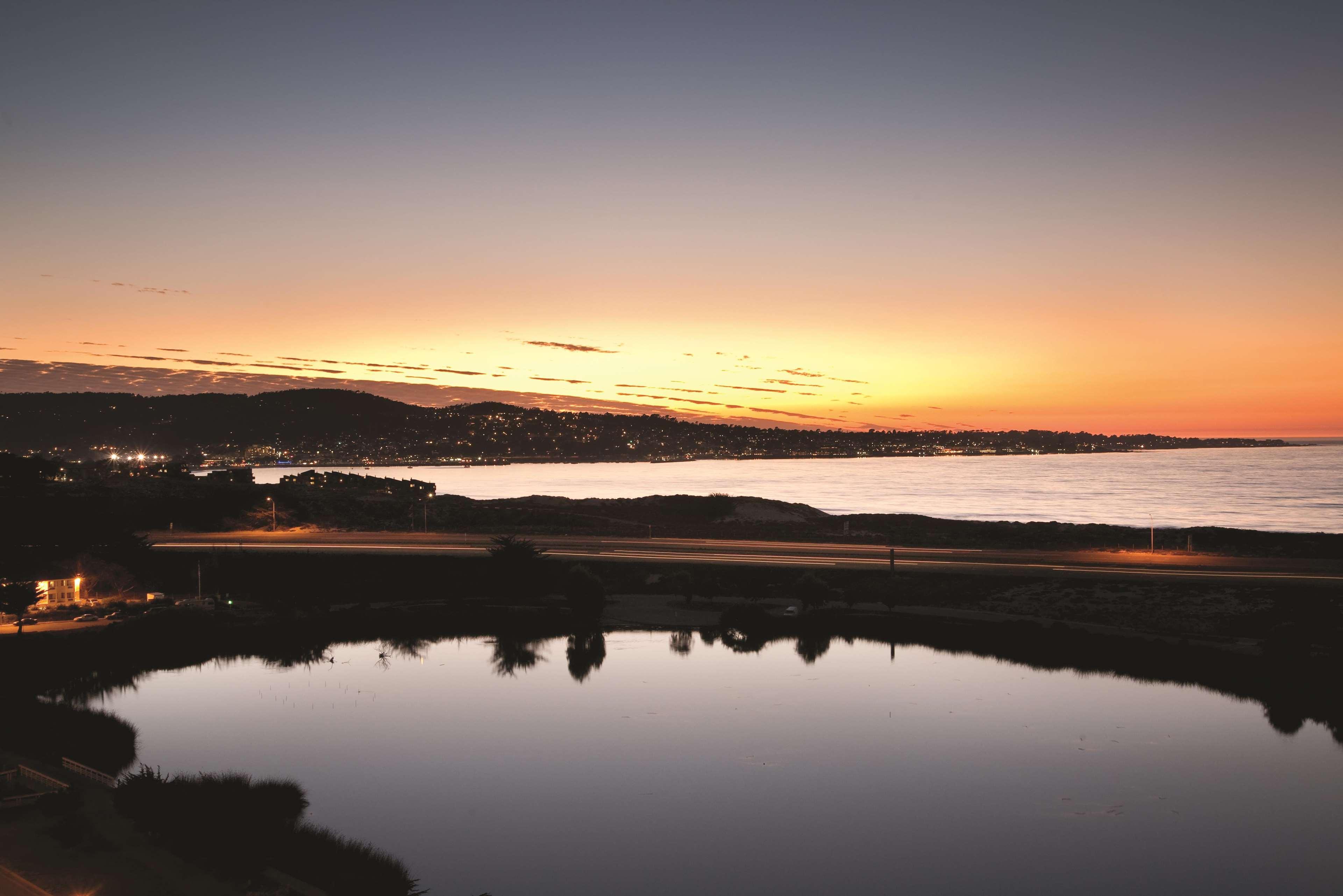 Embassy Suites By Hilton Monterey Bay Seaside Exterior foto